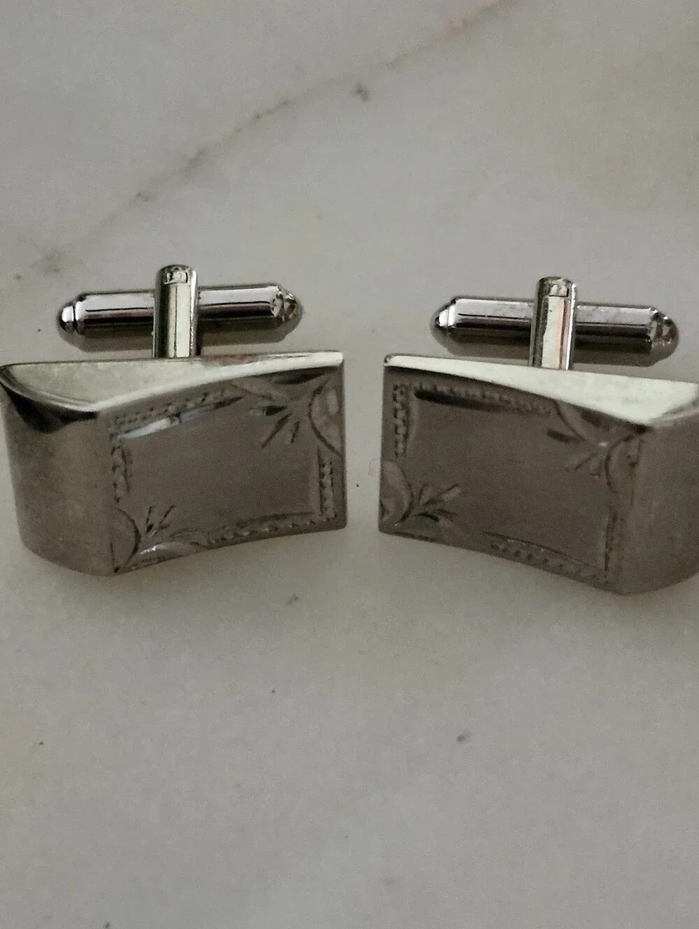 Vtg Hickok Silver Tone Curved Rectangular Engraved Leaf Detailing Cufflinks